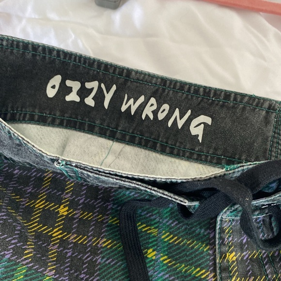 Mens Volcom 31 waist Ozzy Wrong Board shorts with two pocket closures. - Picture 3 of 7